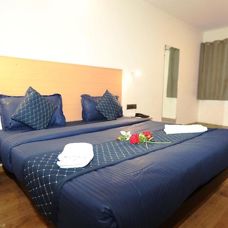 Hotel Noida Grand Sec 58 ภายนอก รูปภาพ