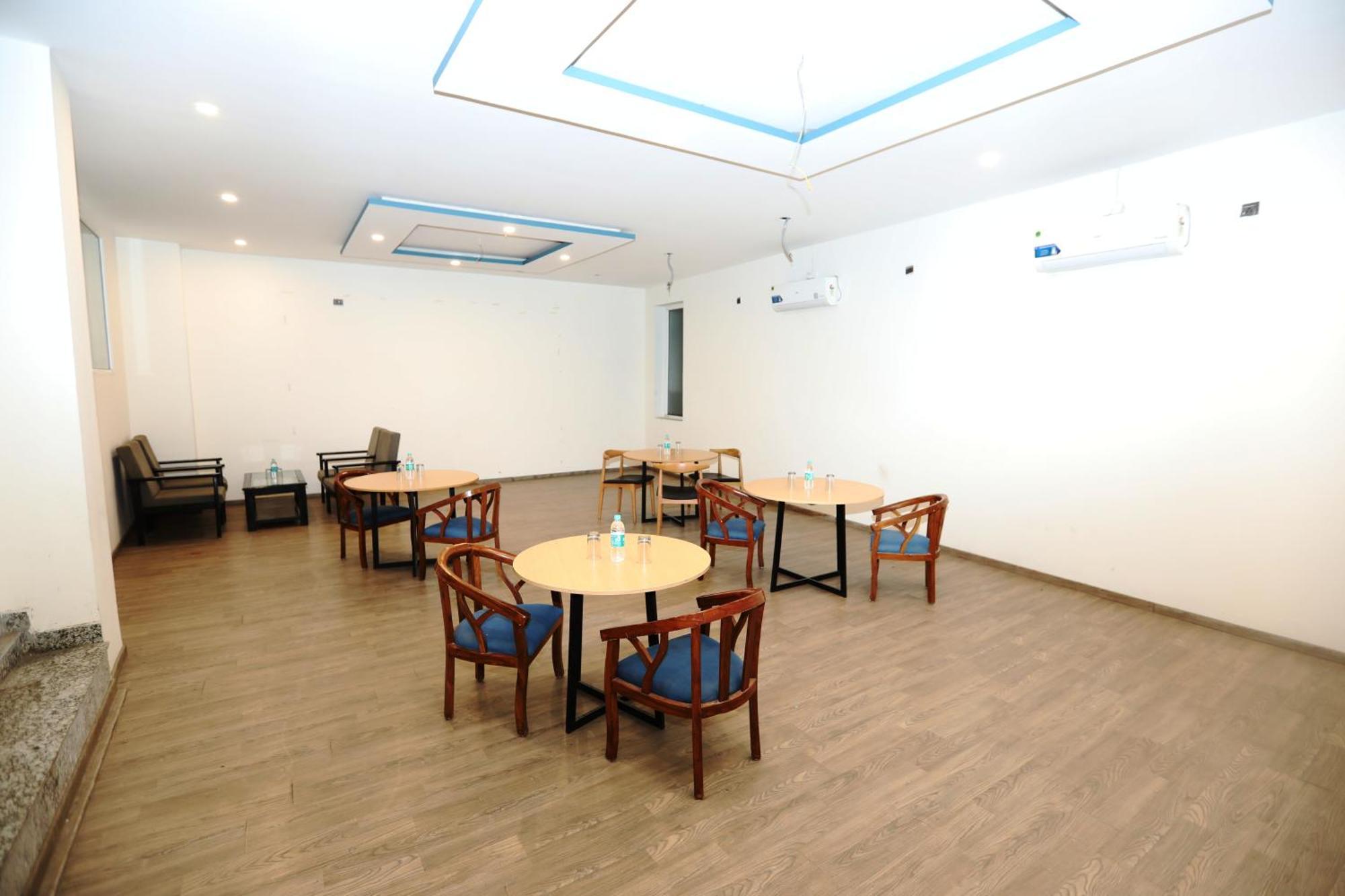 Hotel Noida Grand Sec 58 ภายนอก รูปภาพ