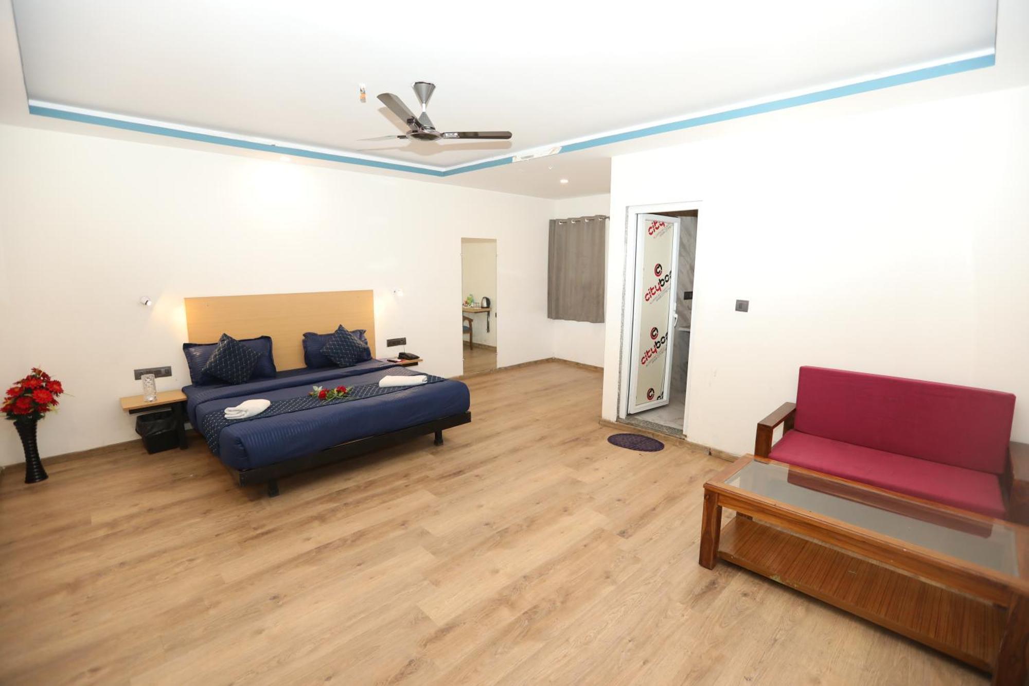 Hotel Noida Grand Sec 58 ภายนอก รูปภาพ
