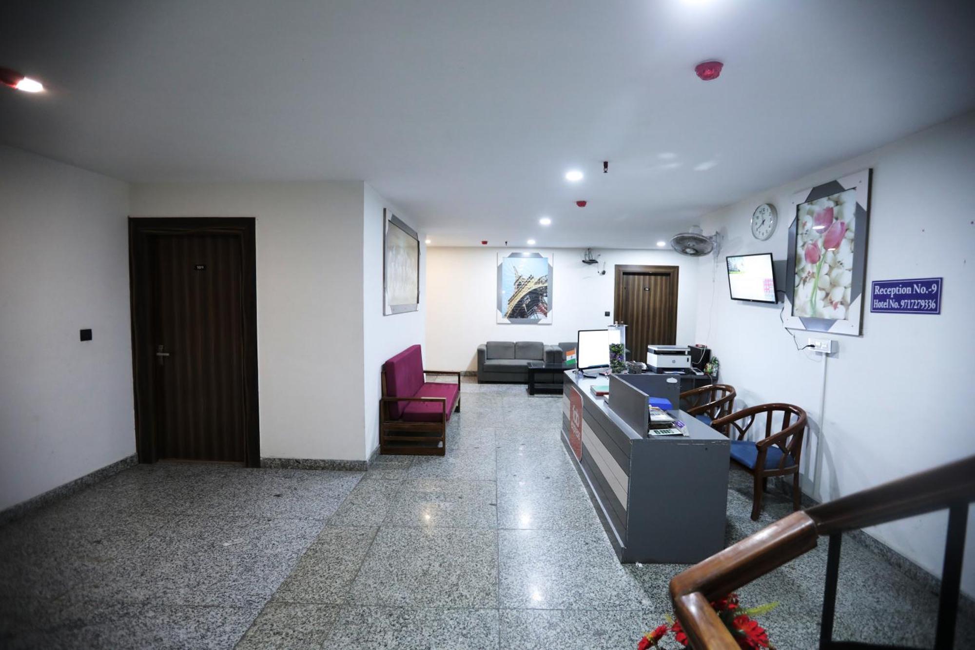 Hotel Noida Grand Sec 58 ภายนอก รูปภาพ