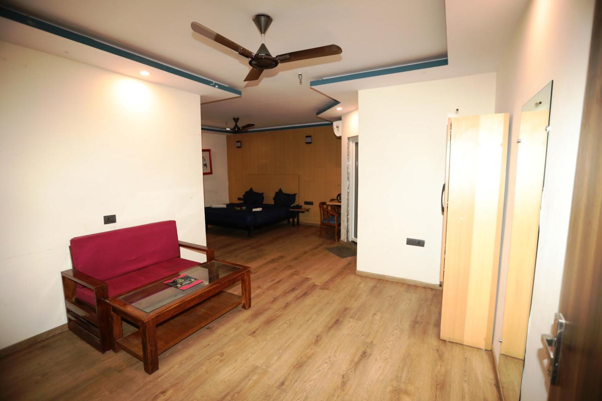 Hotel Noida Grand Sec 58 ภายนอก รูปภาพ