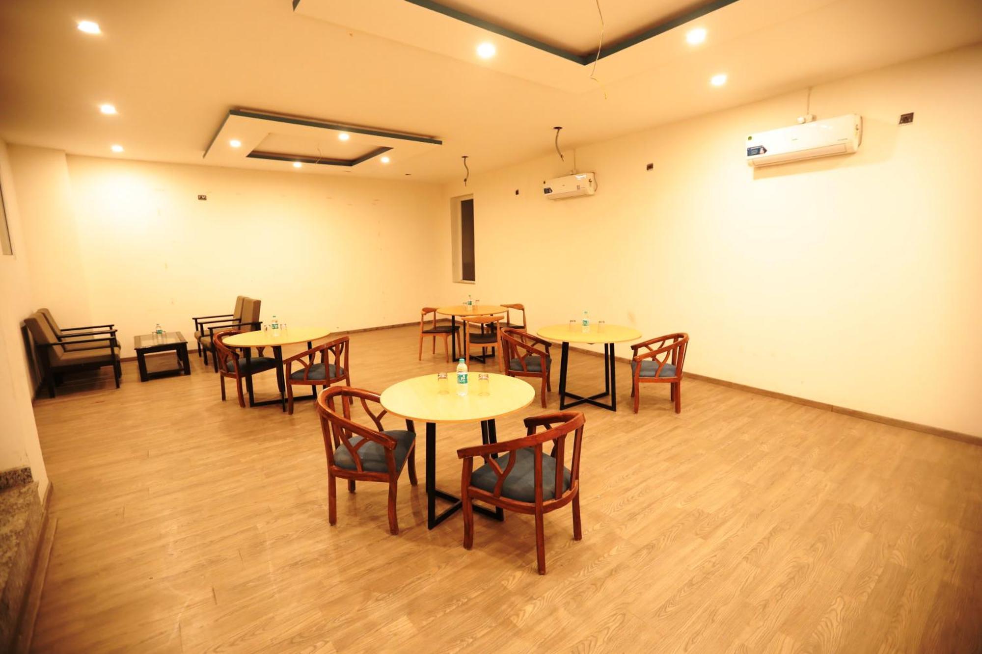 Hotel Noida Grand Sec 58 ภายนอก รูปภาพ