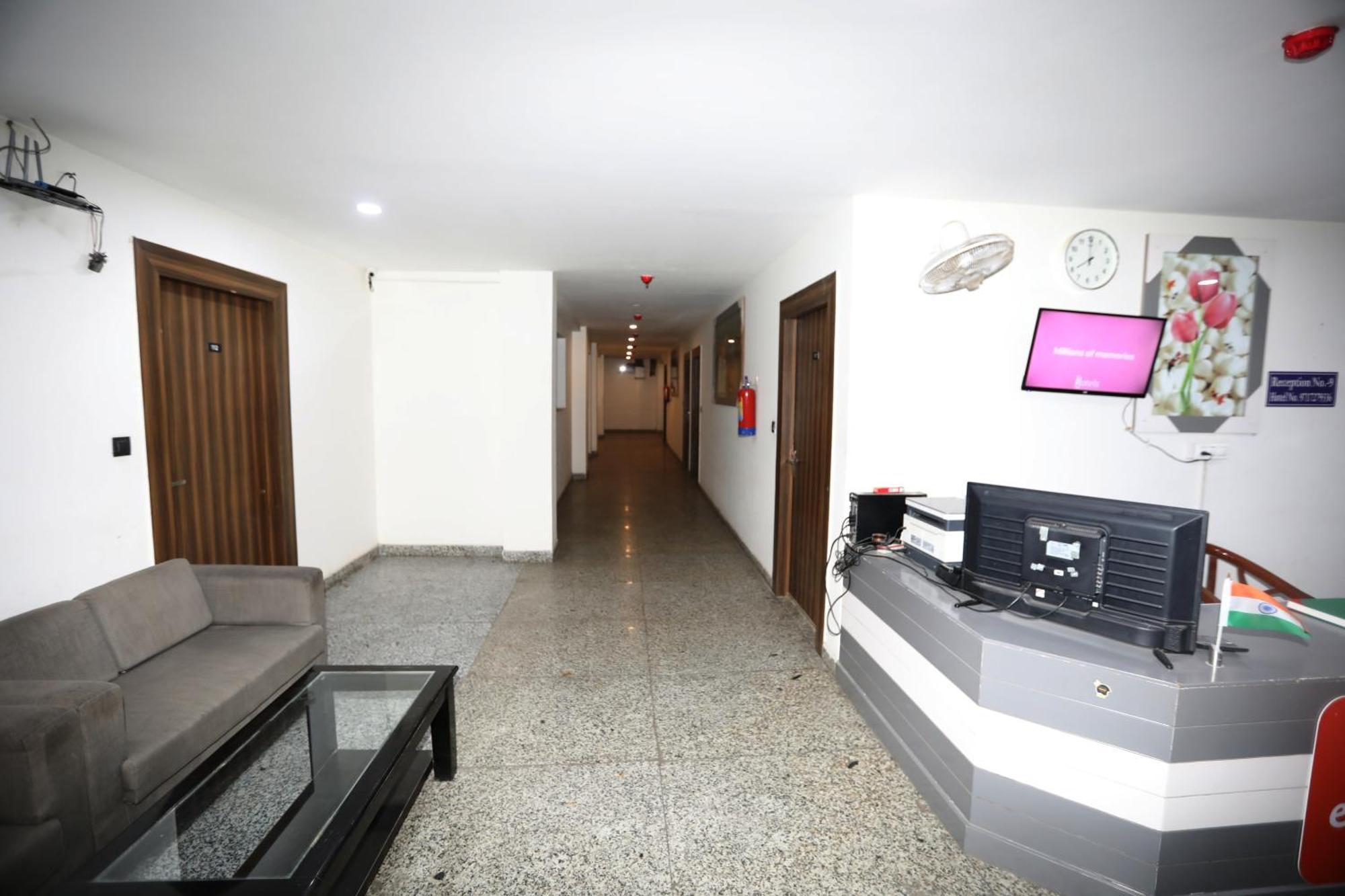 Hotel Noida Grand Sec 58 ภายนอก รูปภาพ