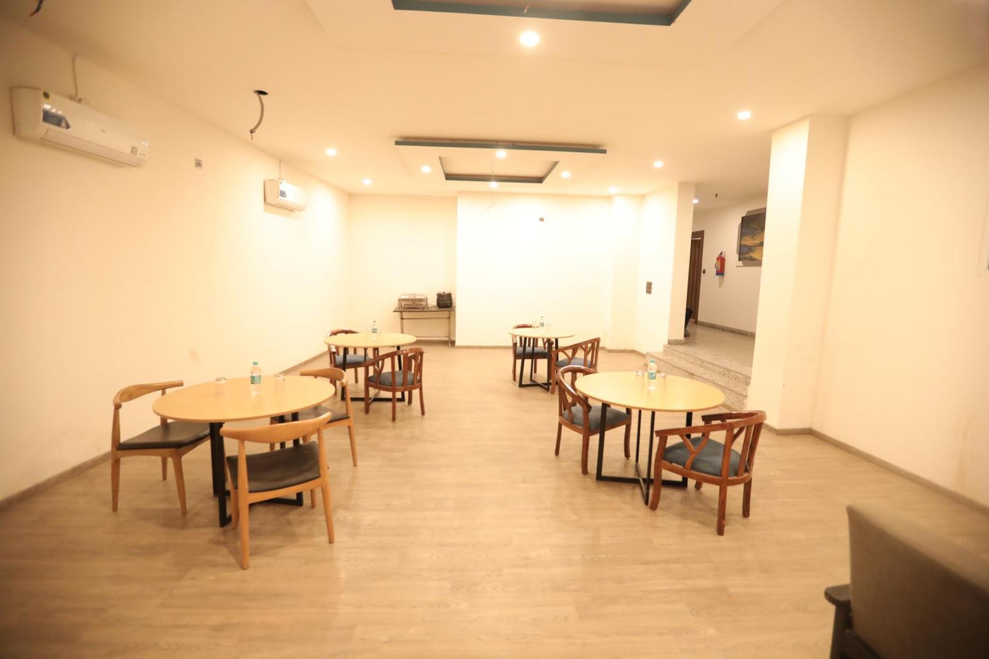 Hotel Noida Grand Sec 58 ภายนอก รูปภาพ