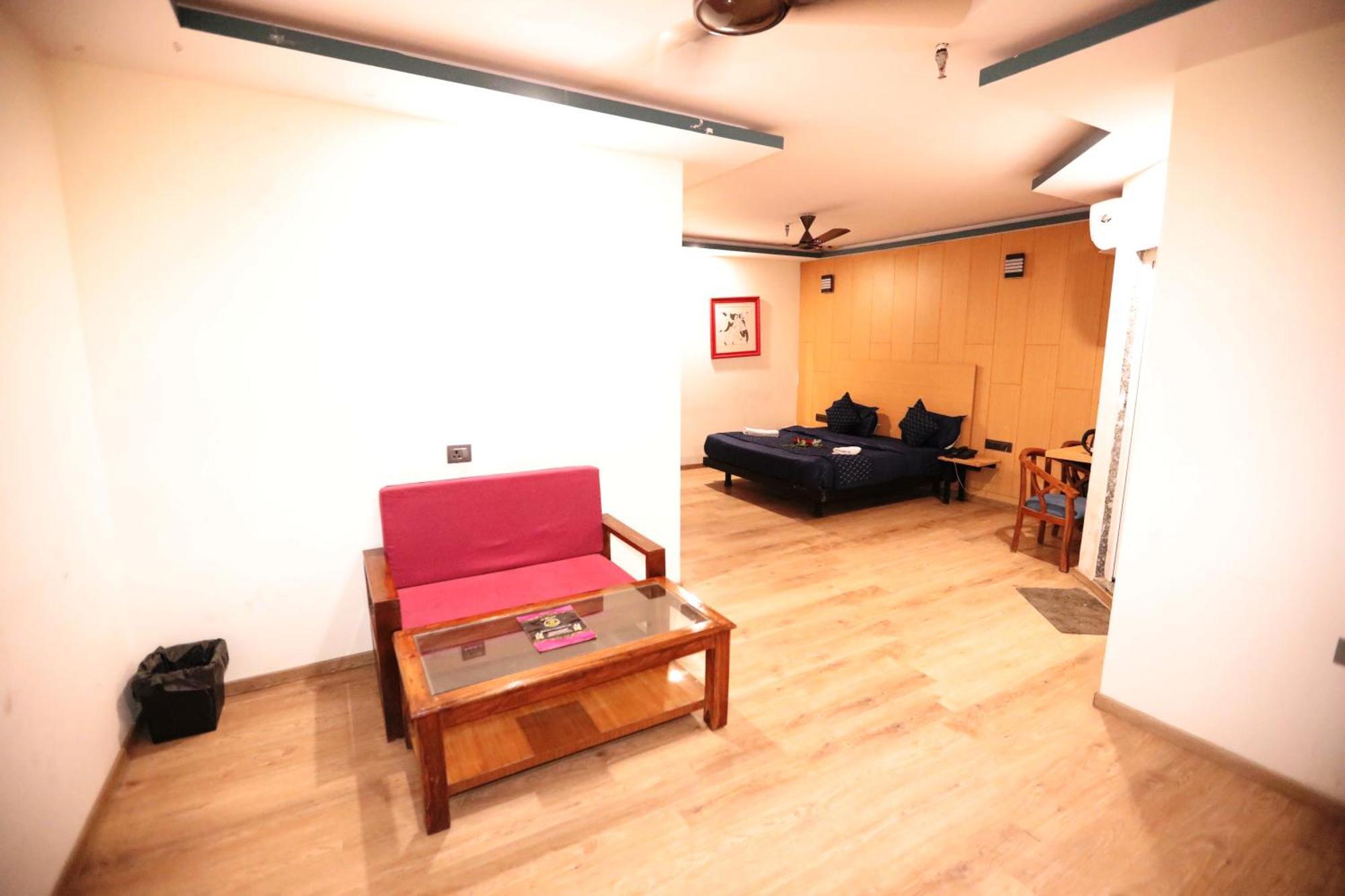 Hotel Noida Grand Sec 58 ภายนอก รูปภาพ