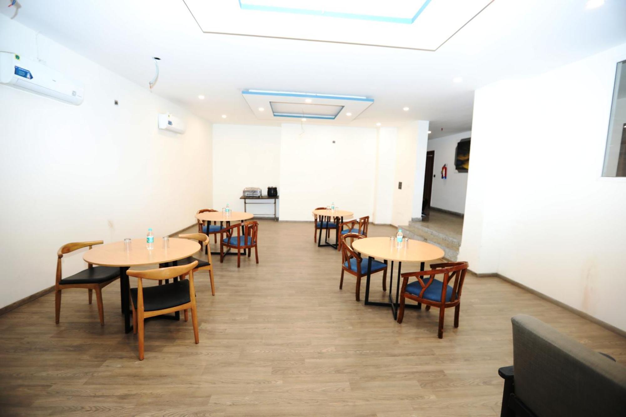 Hotel Noida Grand Sec 58 ภายนอก รูปภาพ