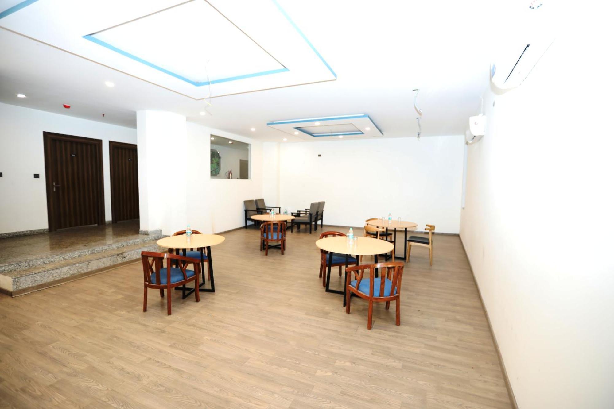 Hotel Noida Grand Sec 58 ภายนอก รูปภาพ