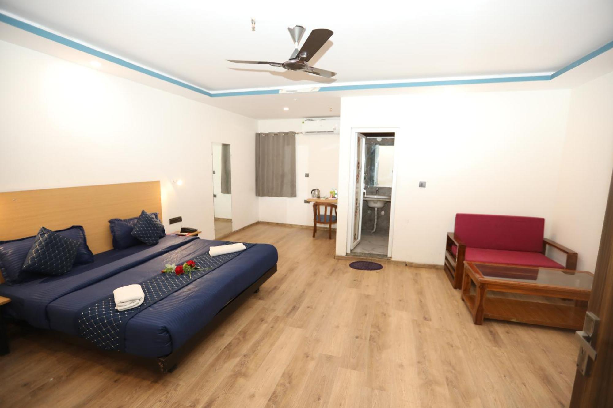 Hotel Noida Grand Sec 58 ภายนอก รูปภาพ