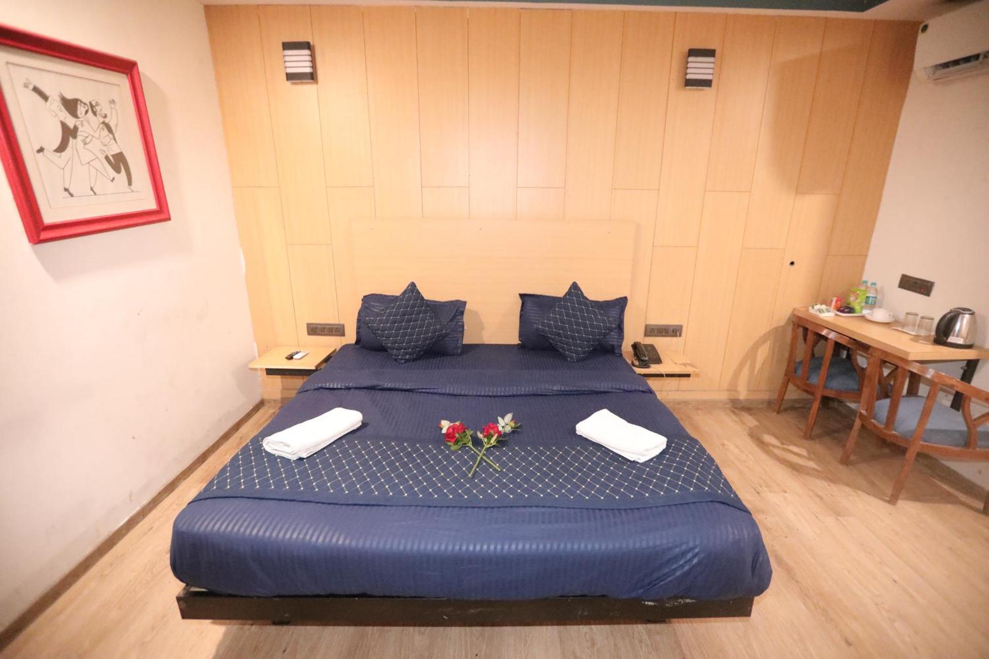 Hotel Noida Grand Sec 58 ภายนอก รูปภาพ
