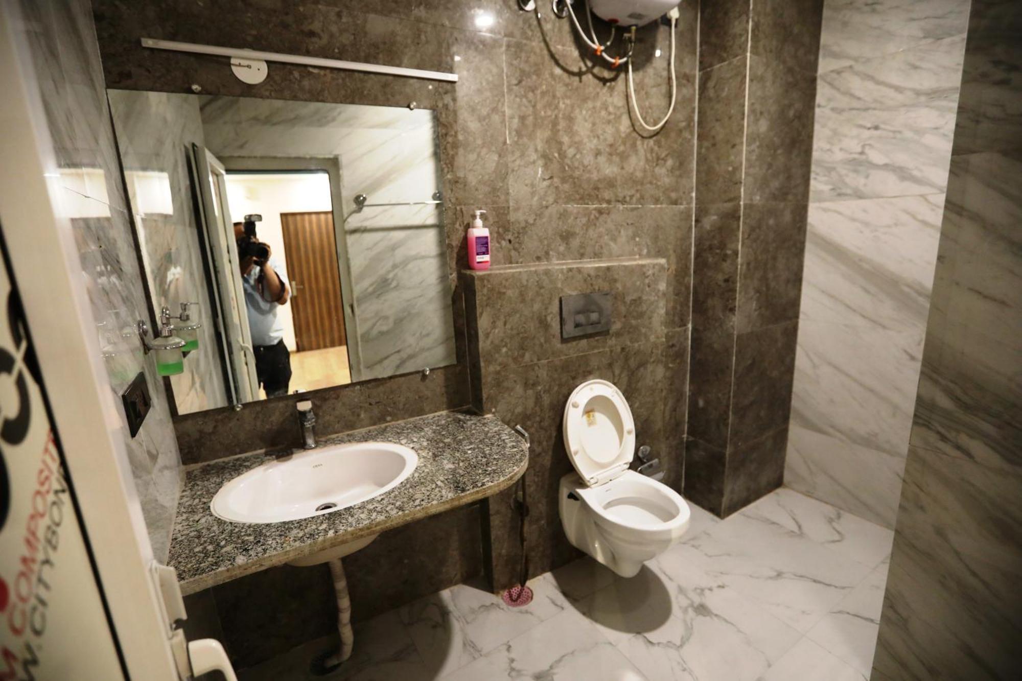 Hotel Noida Grand Sec 58 ภายนอก รูปภาพ